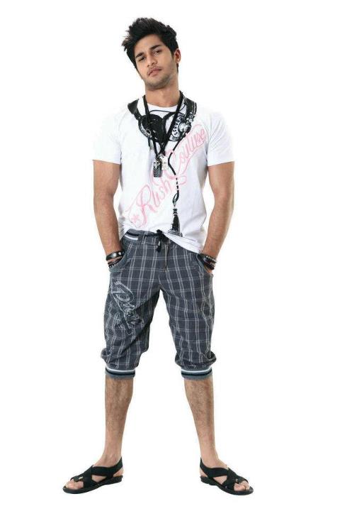 Latest clothes for boys Looking to upgrade your wardrobe with some fresh new kids clothes? Quiksilver has all of the boys clothes you’ll ever need to keep your outfits looking cool and ahead of the trends. We have been designing boys clothes for years, and we’ve perfected the .